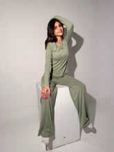 Aura set in Olive