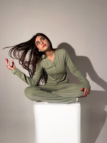 Aura set in Olive